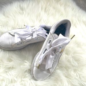 White puma sneakers
